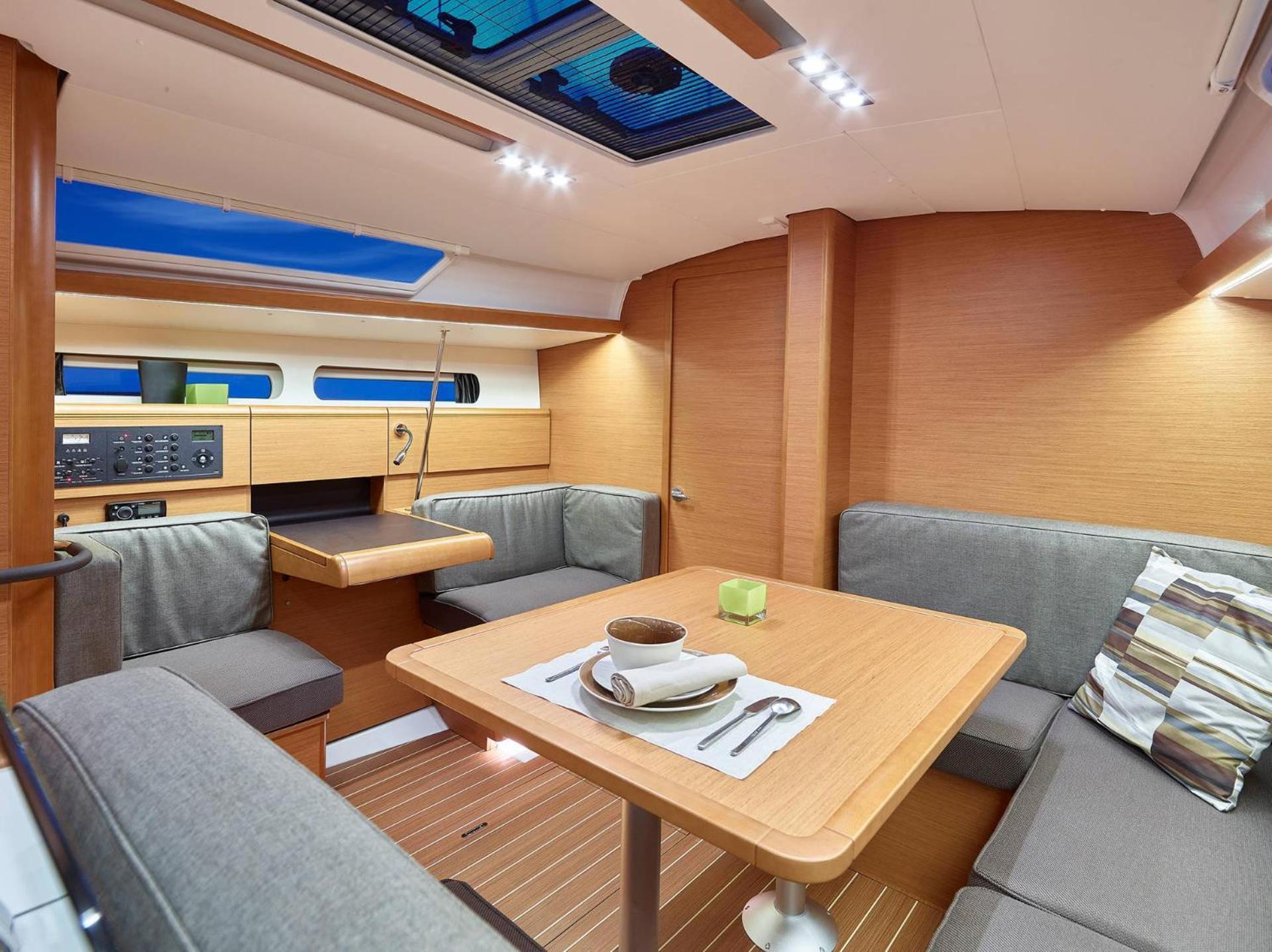 Sleep Aboard A Modern Sailboat In Oeiras Hotel Kültér fotó