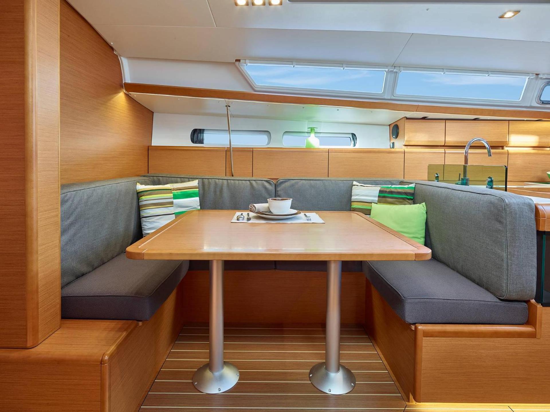 Sleep Aboard A Modern Sailboat In Oeiras Hotel Kültér fotó