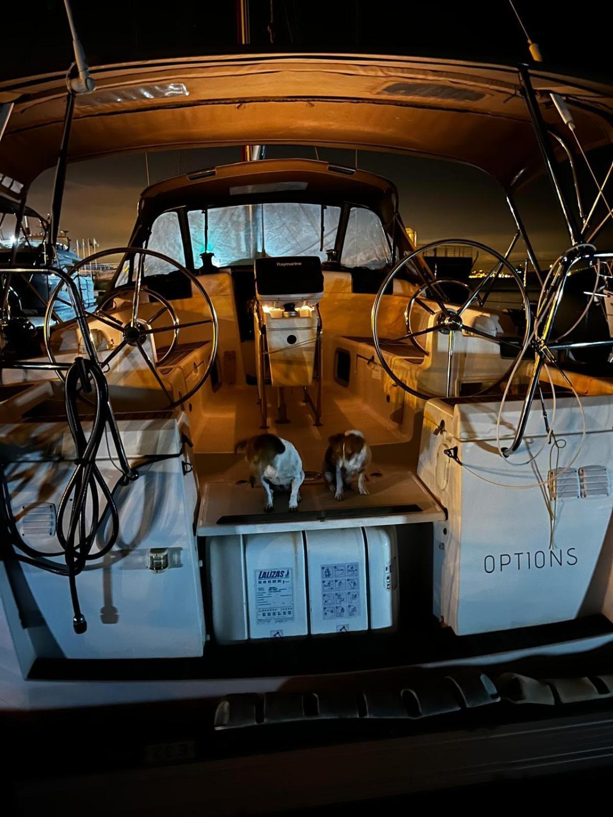 Sleep Aboard A Modern Sailboat In Oeiras Hotel Kültér fotó