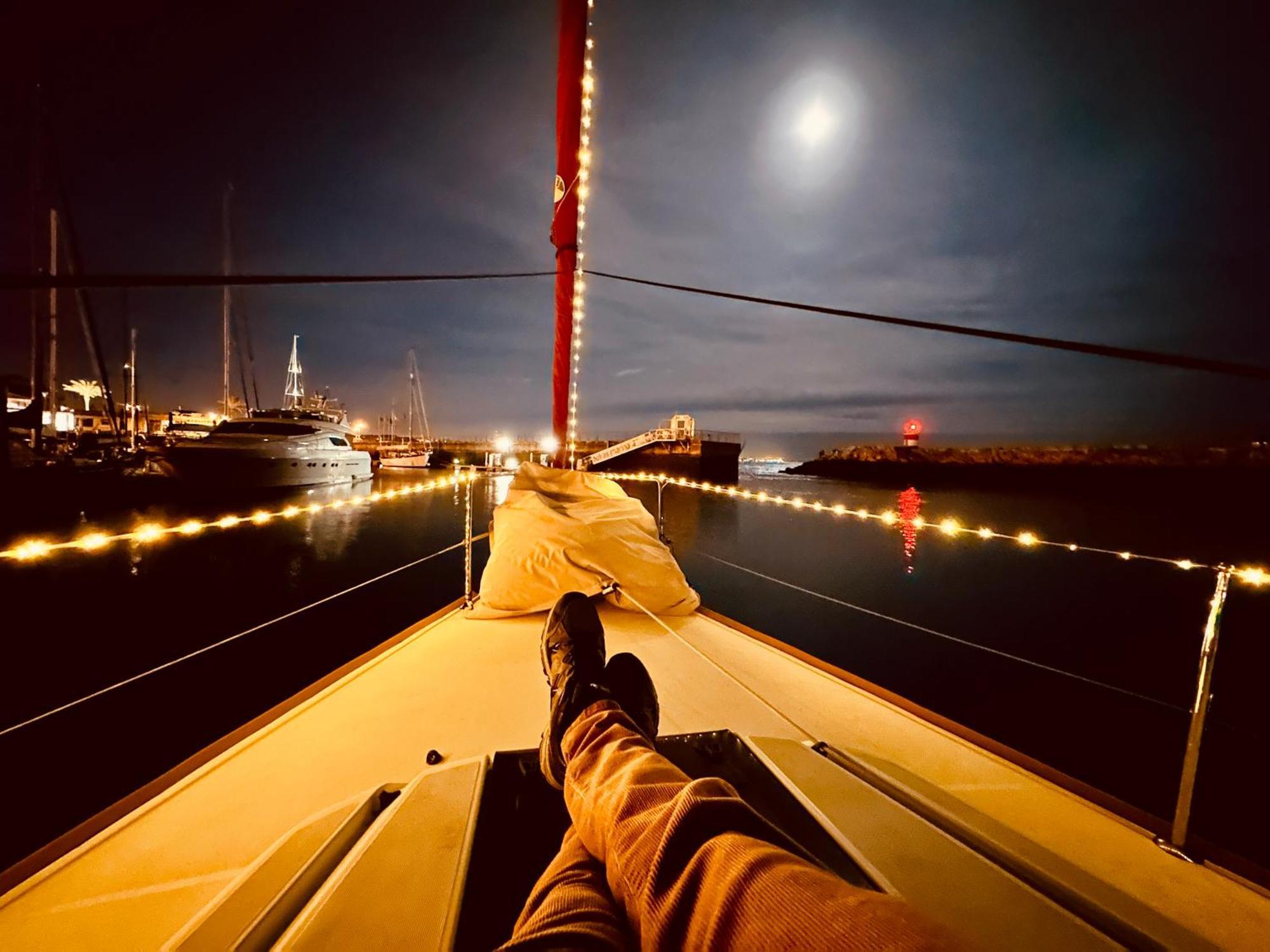 Sleep Aboard A Modern Sailboat In Oeiras Hotel Kültér fotó