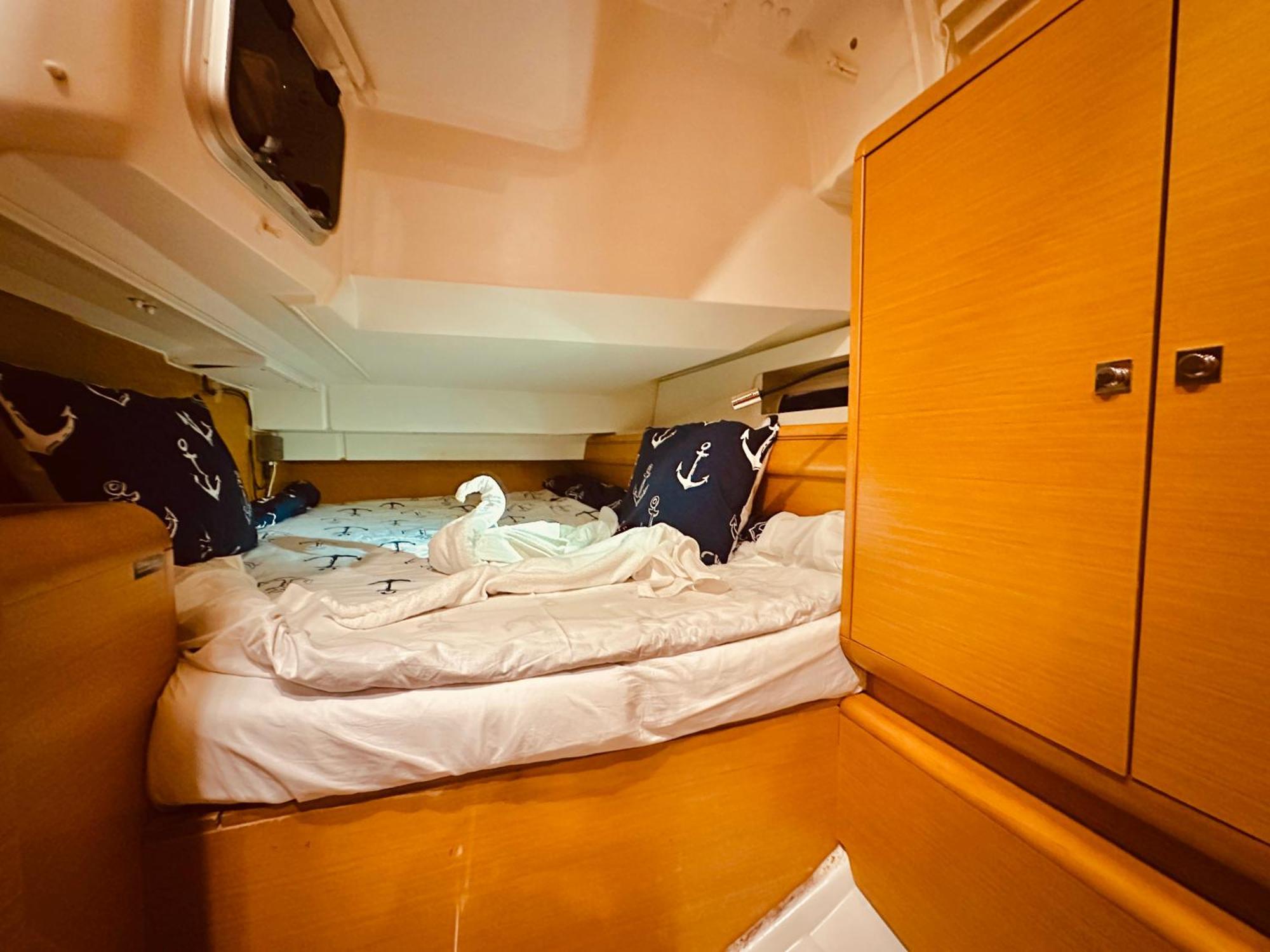 Sleep Aboard A Modern Sailboat In Oeiras Hotel Kültér fotó